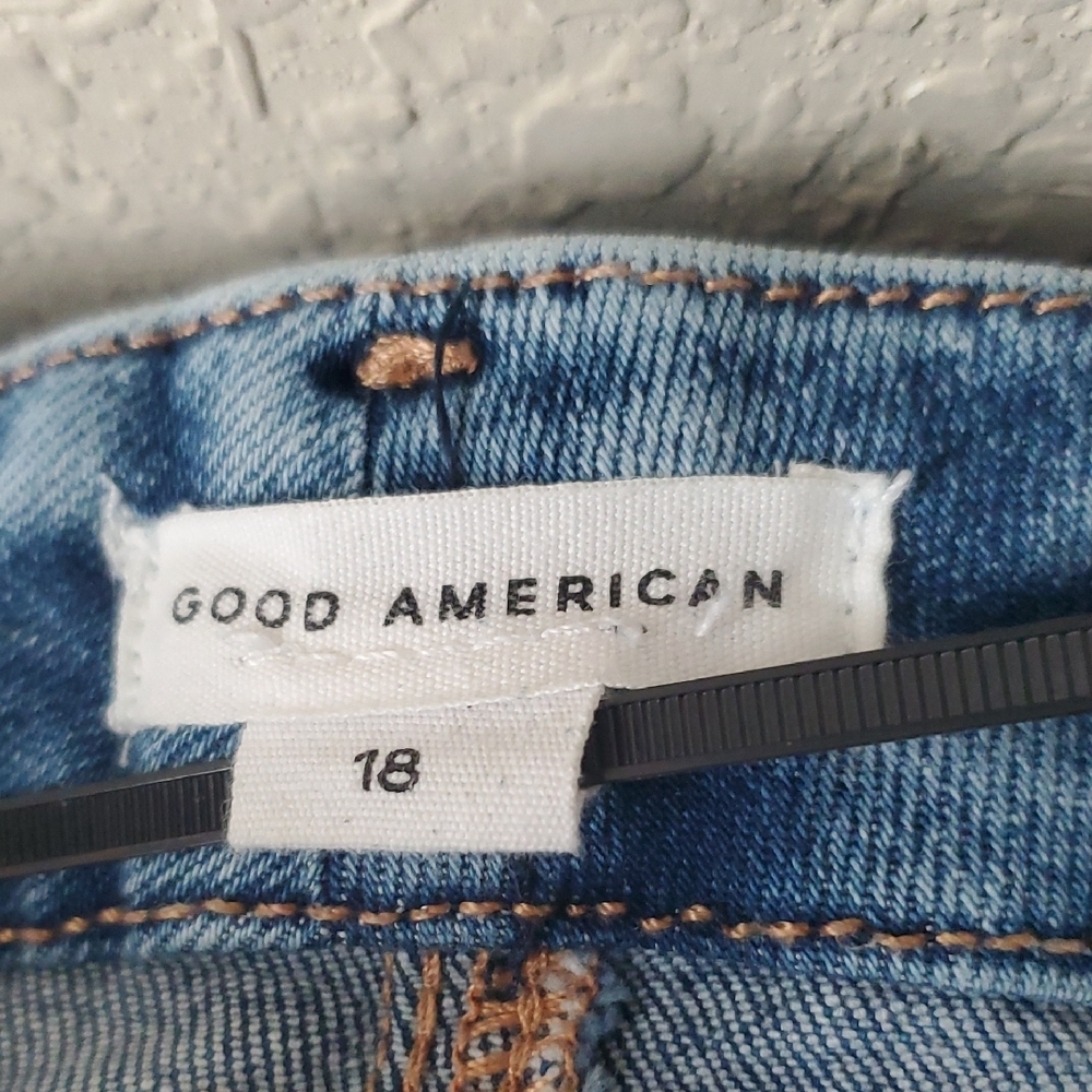 Good American Classic Blue Jeans Soft-tech Good Legs Straight Jeans - Picture 4 of 9